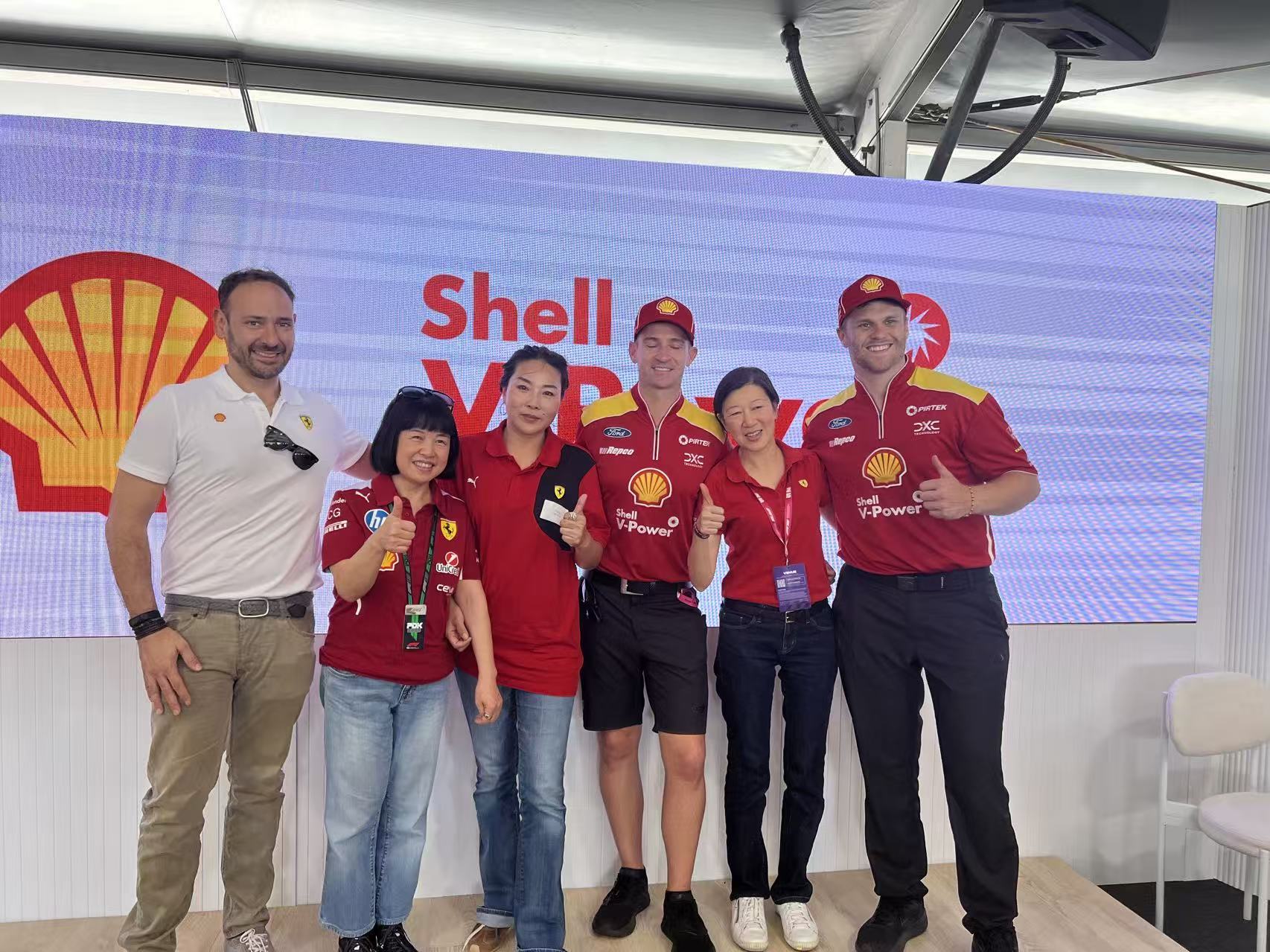 Eagle HY Group team together